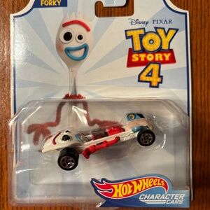 Hot Wheels Disney Character Car Toy Story 4 Series Forky NIB
